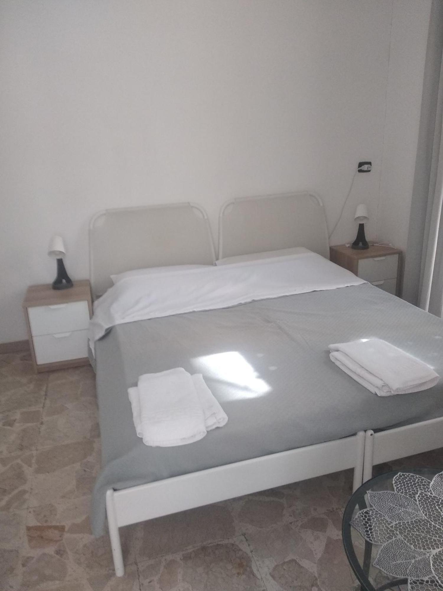 Home Di F Naples Luaran gambar